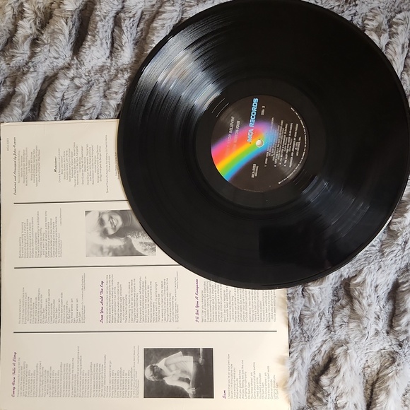 Olivia Newton-John 'Don't Stop Believin' Vinyl Record - Picture 4 of 4